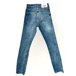 NWT - Women’s ZARA Jeans “The 80’s High Waist” in Old Blue (Size EU 36/US 4)